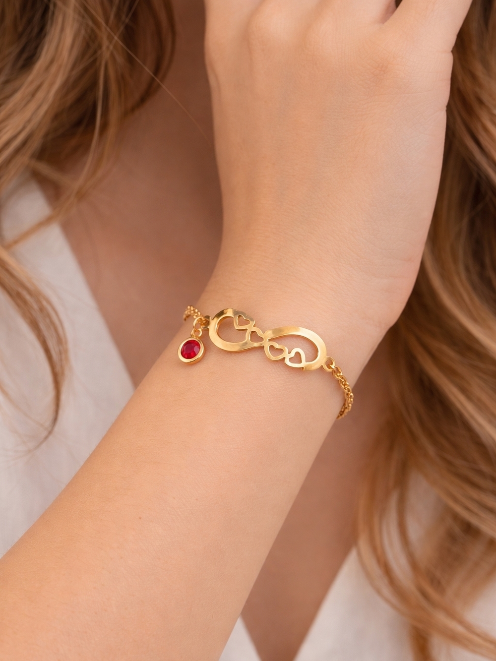 Elegant 18K gold-plated stainless steel bracelet.